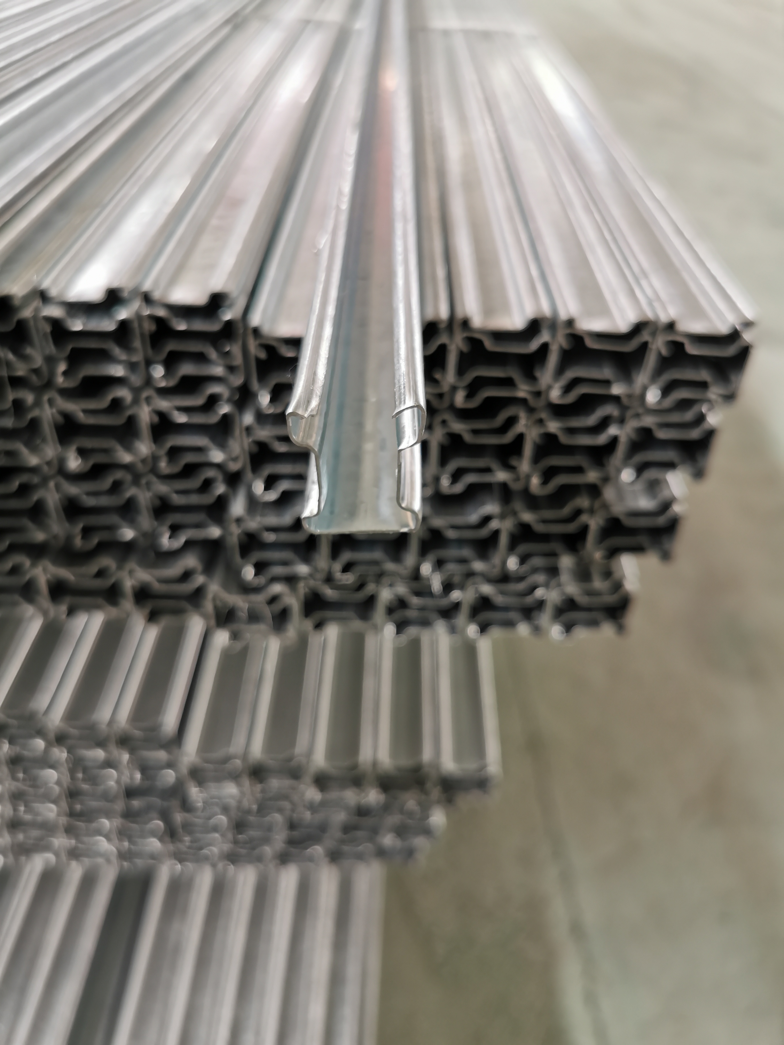 產品名稱：澳洲吊頂主龍骨規格